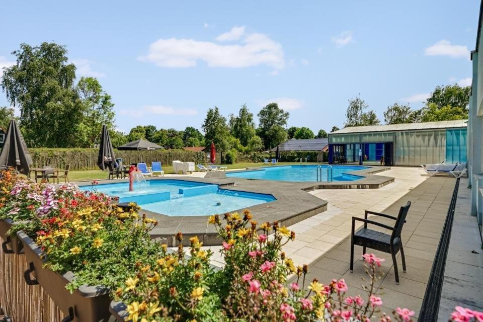 Het Familie Boshuisje - Vakantiewoning Op Prachtig Park Met Veel Faciliteiten Inc Ligbad Gramsbergen Exterior foto